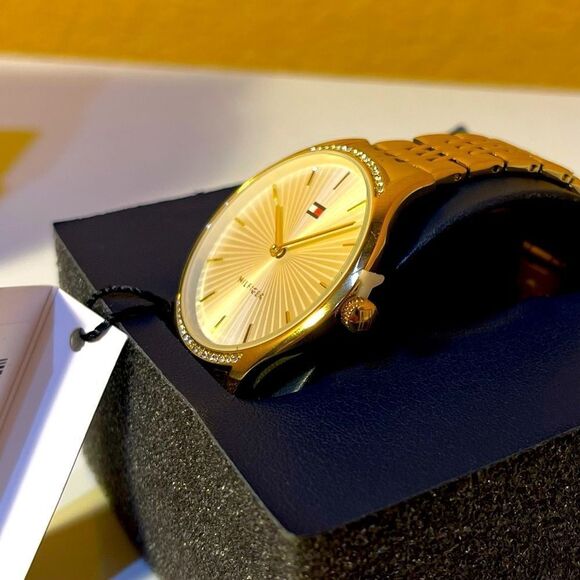 Tommy hilfiger silver Dial Women's Bracelet Wrist Watch Water Resistance Quartz - Picture 6 of 10